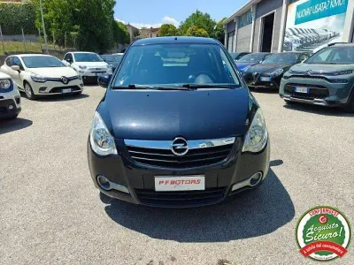 Usata Opel Agila 94 CV (69 kW) 2013 Nero Utilitaria
