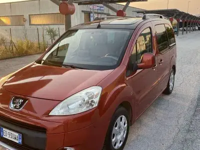 Usata Peugeot TePee Outdoor 109 CV (80 kW) 2011 Station wagon