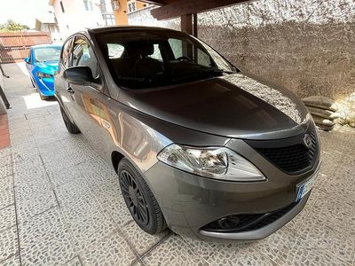 Usata Lancia Ypsilon Silver 69 CV (50 kW) 2020 Grigio Utilitaria
