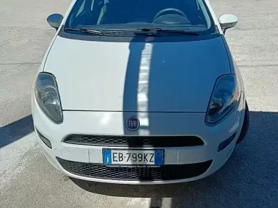 Usata Fiat Punto 85 CV (62 kW) 2012 Utilitaria
