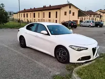 Usata Alfa Romeo Giulia 150 CV (110 kW) 2018 Bianco Berlina