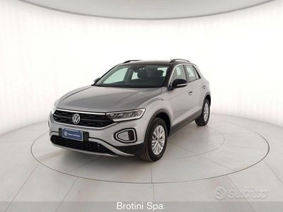 Usata VW T-Roc Life 150 CV (110 kW) 2024 Grigio SUV