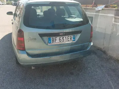Usata Ford Focus 90 CV (66 kW) 1999 Verde Station wagon