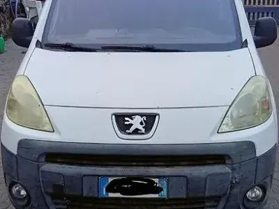 Usata Peugeot Partner 90 CV (66 kW) 2009 Bianco Monovolume