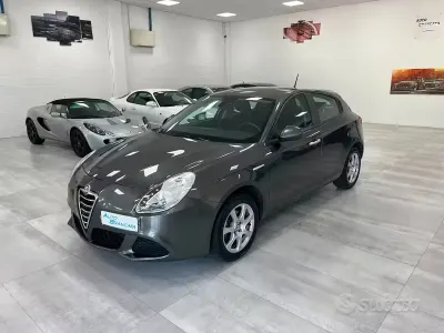 Usata Alfa Romeo Giulietta 105 CV (77 kW) 2013 Grigio Utilitaria