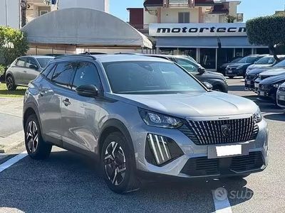Usata Peugeot 2008 Allure 100 CV (73 kW) 2024 Grigio SUV