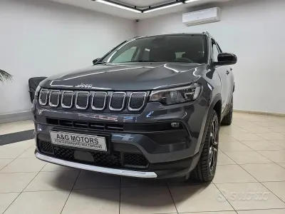 Begagnad Jeep Compass Limited 131 HK (96 kW) 2022 Grå SUV