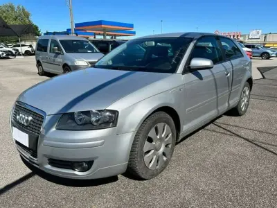 Usata Audi A3 Attraction 105 CV (77 kW) 2006 Argento Utilitaria