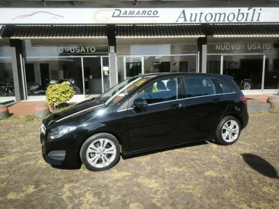 Usata Mercedes B180 122 CV (89 kW) 2016 Nero Utilitaria
