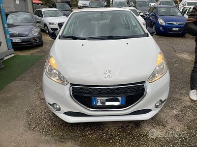 Usata Peugeot 208 Allure 99 CV (72 kW) 2015 Bianco Utilitaria