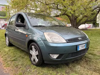 Usata Ford Fiesta Ghia 80 CV (58 kW) 2002 Verde Utilitaria