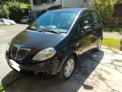 Usata Lancia Musa 90 CV (66 kW) 2005 Marrone Monovolume