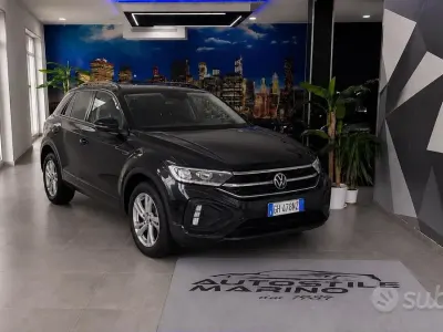 Usata VW T-Roc R-line 116 CV (85 kW) 2022 Nero SUV