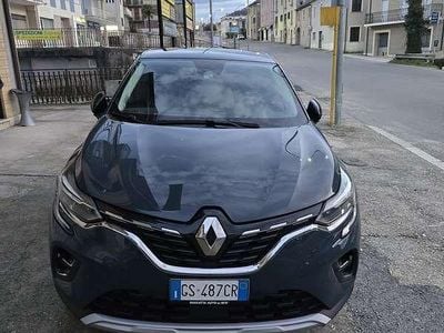 Usata Renault Captur Techno 101 CV (74 kW) 2024 Blu SUV