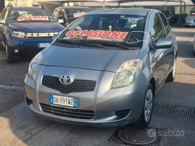 Usata Toyota Yaris 69 CV (50 kW) 2007 Grigio Utilitaria
