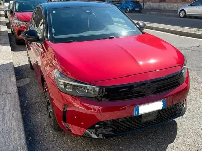 Usata Opel Corsa GS Line 101 CV (74 kW) 2024 Rosso Utilitaria
