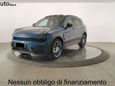 Usata Lynk & Co 01 179 CV (131 kW) 2023 Blu metallizzato / tetto nero SUV