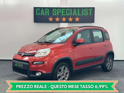 Usado Fiat Panda 4x4 75 CV (55 kW) 2013 Rojo Utilitario