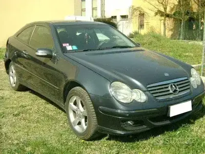 Usata Mercedes C220 Avantgarde 150 CV (110 kW) 2004 Grigio Coupé