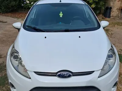 Usata Ford Fiesta Titanium 70 CV (51 kW) 2011 Bianco Berlina