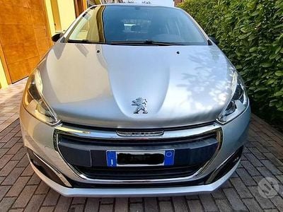 Usata Peugeot 208 Active 68 CV (50 kW) 2015 Grigio Utilitaria