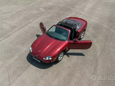 Usata Jaguar XK 284 CV (208 kW) 1998 Rosso Cabrio