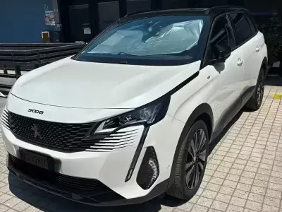 Usata Peugeot 5008 GT 177 CV (130 kW) 2024 Bianco SUV
