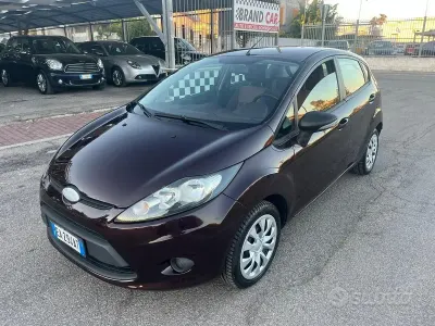 Usata Ford Fiesta 92 CV (67 kW) 2010 Viola Berlina