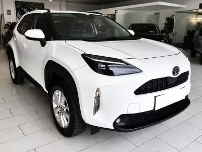 Usata Toyota Yaris Cross Lounge 92 CV (67 kW) 2023 Bianco SUV