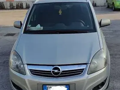 Usata Opel Zafira Cosmo 150 CV (110 kW) 2011 Monovolume