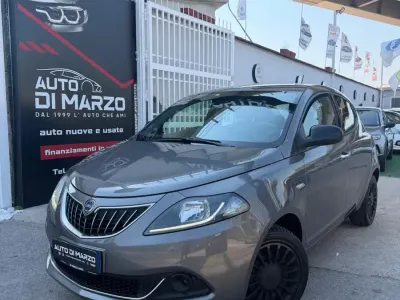 Usata Lancia Ypsilon Gold 69 CV (50 kW) 2022 Grigio Utilitaria