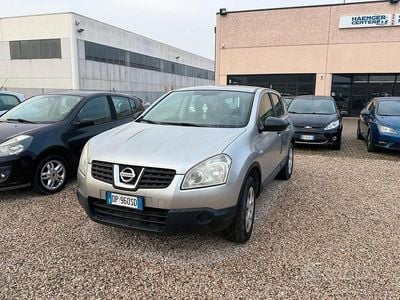 Usado Nissan Qashqai Tekna 114 HP (83 kW) 2008 Cinzento SUV