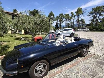 Begagnad Alfa Romeo Spider 88 HK (64 kW) 1976 Svart Cab