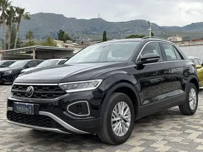 Usata VW T-Roc Life 116 CV (85 kW) 2025 Nero SUV
