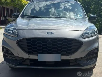 Usata Ford Kuga ST-Line 120 CV (88 kW) 2023 Grigio SUV