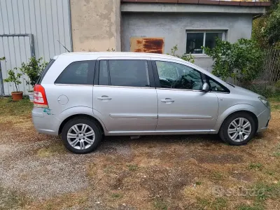 Usata Opel Zafira 150 CV (110 kW) 2012 Grigio Monovolume
