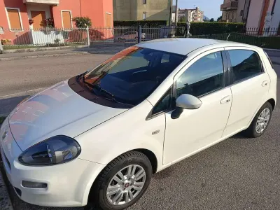 Usata Fiat Grande Punto Dynamic 77 CV (56 kW) 2013 Utilitaria