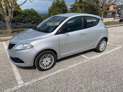 Usata Lancia Ypsilon Gold 60 CV (44 kW) 2019 Grigio Utilitaria