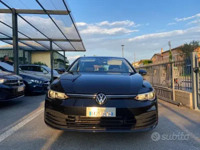 Usata VW Golf VIII Life 110 CV (80 kW) 2022 Nero Berlina