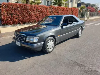 Usata Mercedes E200 150 CV (110 kW) 1994 Nero Coupé