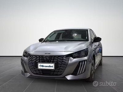 Usata Peugeot 208 Allure 101 CV (74 kW) 2025 Grigio Utilitaria