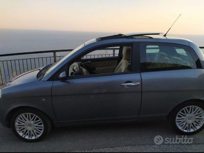 Usata Lancia Ypsilon 70 CV (51 kW) 2004 Grigio Utilitaria