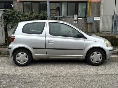 usata Toyota Yaris vvti del 1999