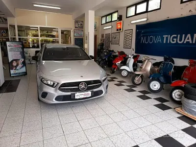 Usata Mercedes A180 Premium 116 CV (85 kW) 2021 Grigio Berlina