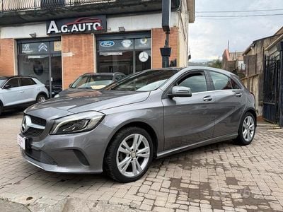 Usado Mercedes A180 109 CV (80 kW) 2016 Gris Berlina