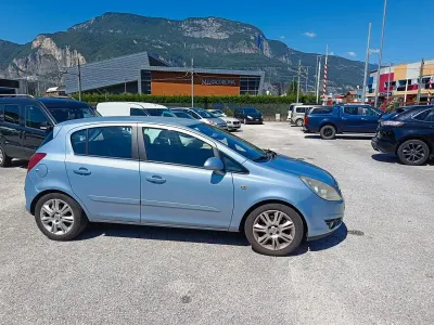 Usata Opel Corsa Cosmo 90 CV (66 kW) 2007 Blu Utilitaria