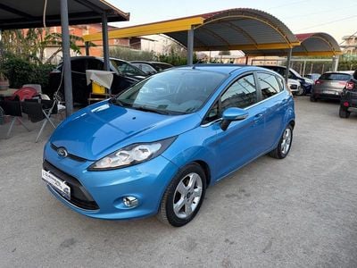 Begagnad Ford Fiesta Titanium 75 HK (55 kW) 2010 Blå Halvkombi