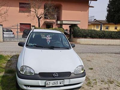 Usata Opel Corsa Swing 45 CV (33 kW) 1998 Utilitaria