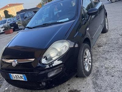 Nero Usata 2010 Fiat Grande Punto Utilitaria | 2700 € (Buon prezzo)