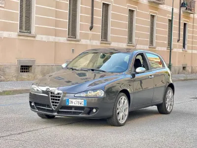Usata Alfa Romeo 147 Distinctive 105 CV (77 kW) 2008 Grigio lipari metallizzato Utilitaria